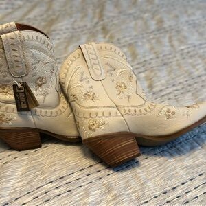 Women's Cream Embroidered Western Boots